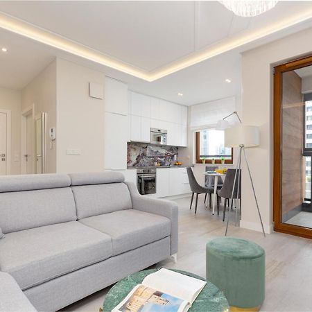ורשה City Center Apartments Grzybowska With Parking By Noclegi Renters מראה חיצוני תמונה