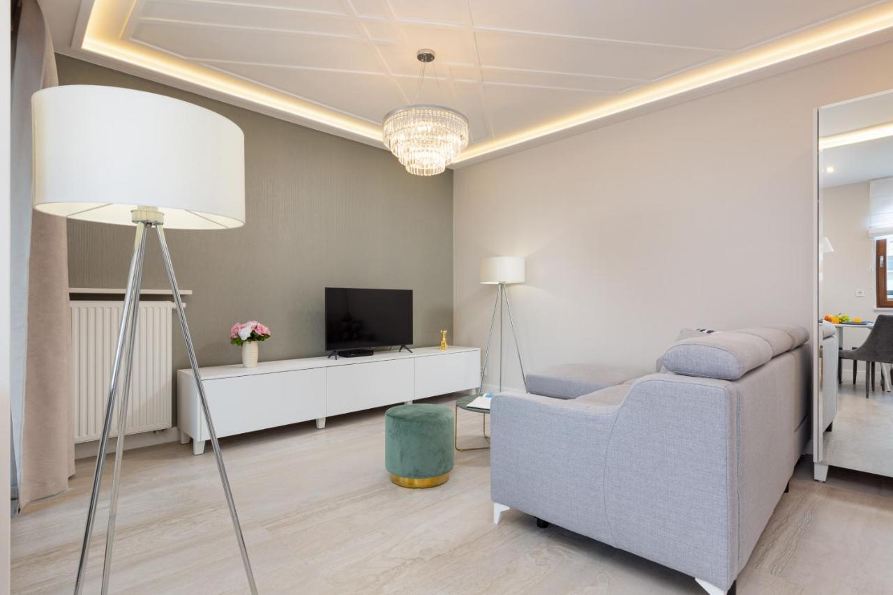 ורשה City Center Apartments Grzybowska With Parking By Noclegi Renters מראה חיצוני תמונה