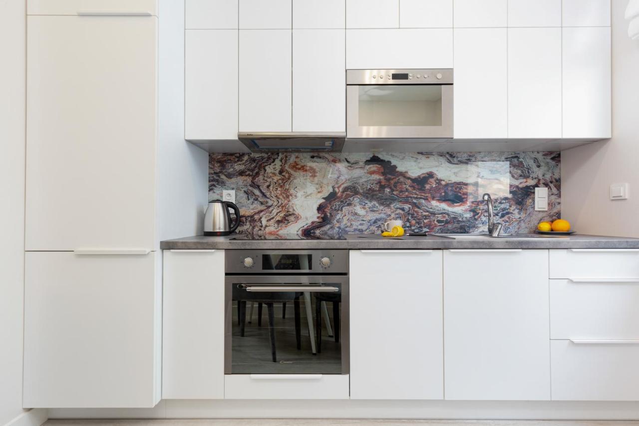ורשה City Center Apartments Grzybowska With Parking By Noclegi Renters מראה חיצוני תמונה
