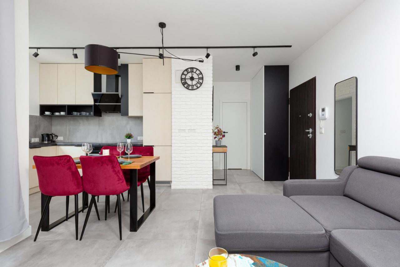 ורשה City Center Apartments Grzybowska With Parking By Noclegi Renters מראה חיצוני תמונה
