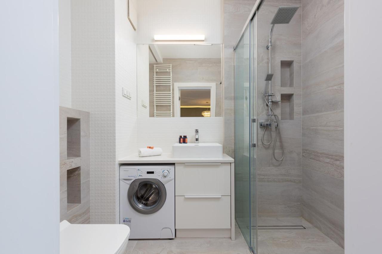 ורשה City Center Apartments Grzybowska With Parking By Noclegi Renters מראה חיצוני תמונה