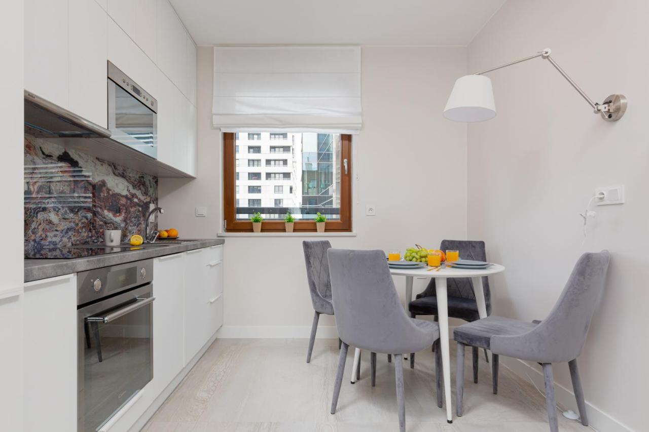 ורשה City Center Apartments Grzybowska With Parking By Noclegi Renters מראה חיצוני תמונה