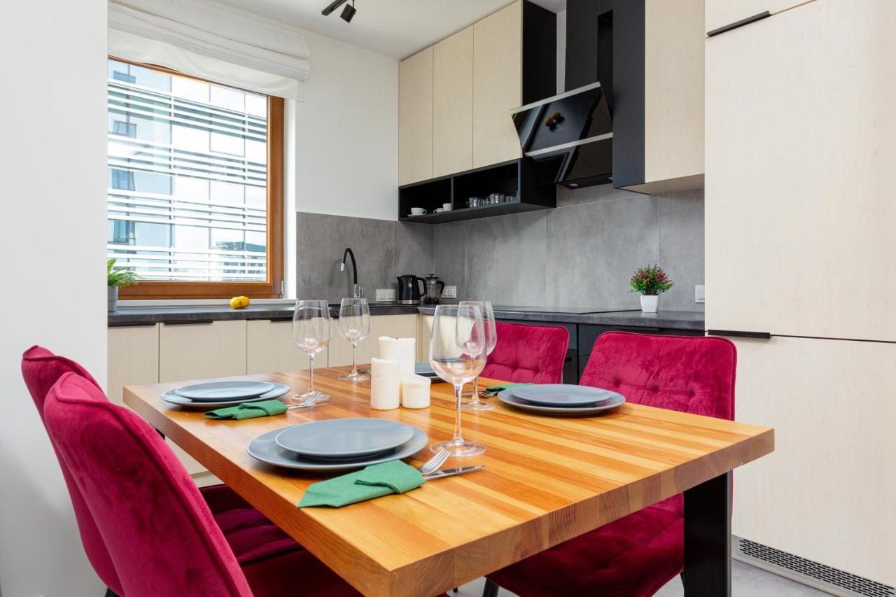 ורשה City Center Apartments Grzybowska With Parking By Noclegi Renters מראה חיצוני תמונה