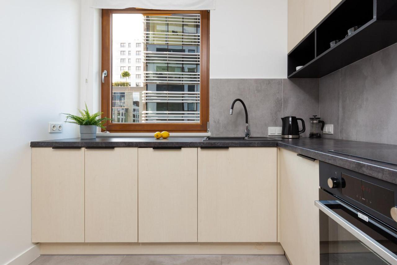 ורשה City Center Apartments Grzybowska With Parking By Noclegi Renters מראה חיצוני תמונה