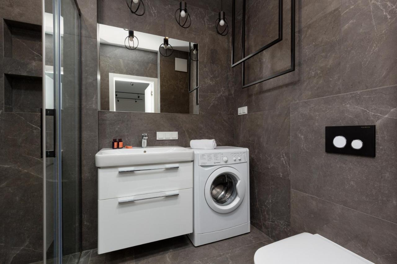 ורשה City Center Apartments Grzybowska With Parking By Noclegi Renters מראה חיצוני תמונה